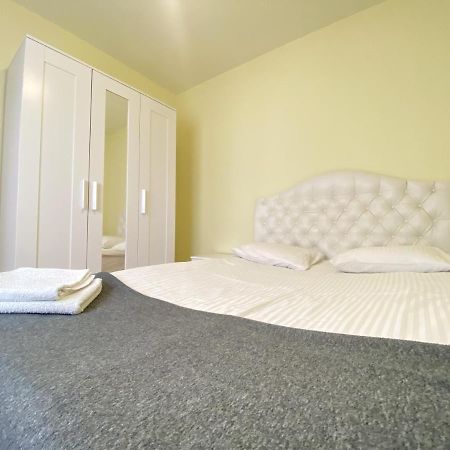 Entire New Apartment 20' From Barcelona Sabadell Exterior photo