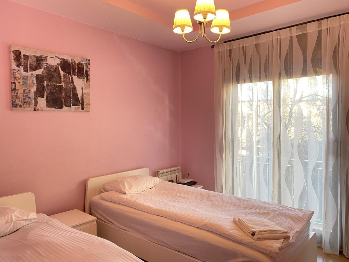 Entire New Apartment 20' From Barcelona Sabadell Exterior photo